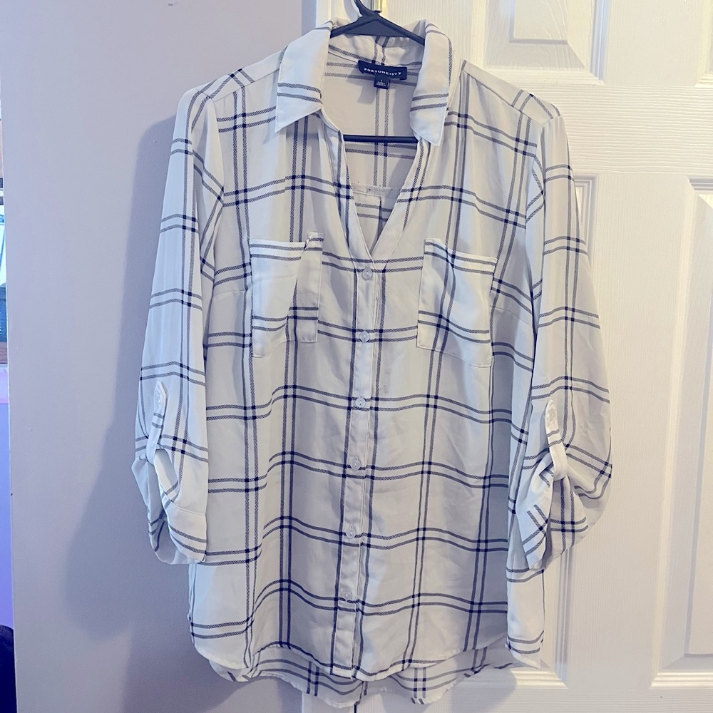 Very lightweight and airy Fortune + Ivy button down blouse. Black and white.